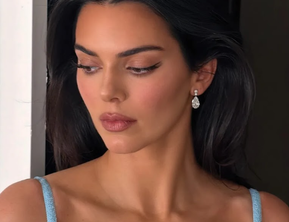 This Timeless Diamond Earring is the Celeb's Eternal Favourite
