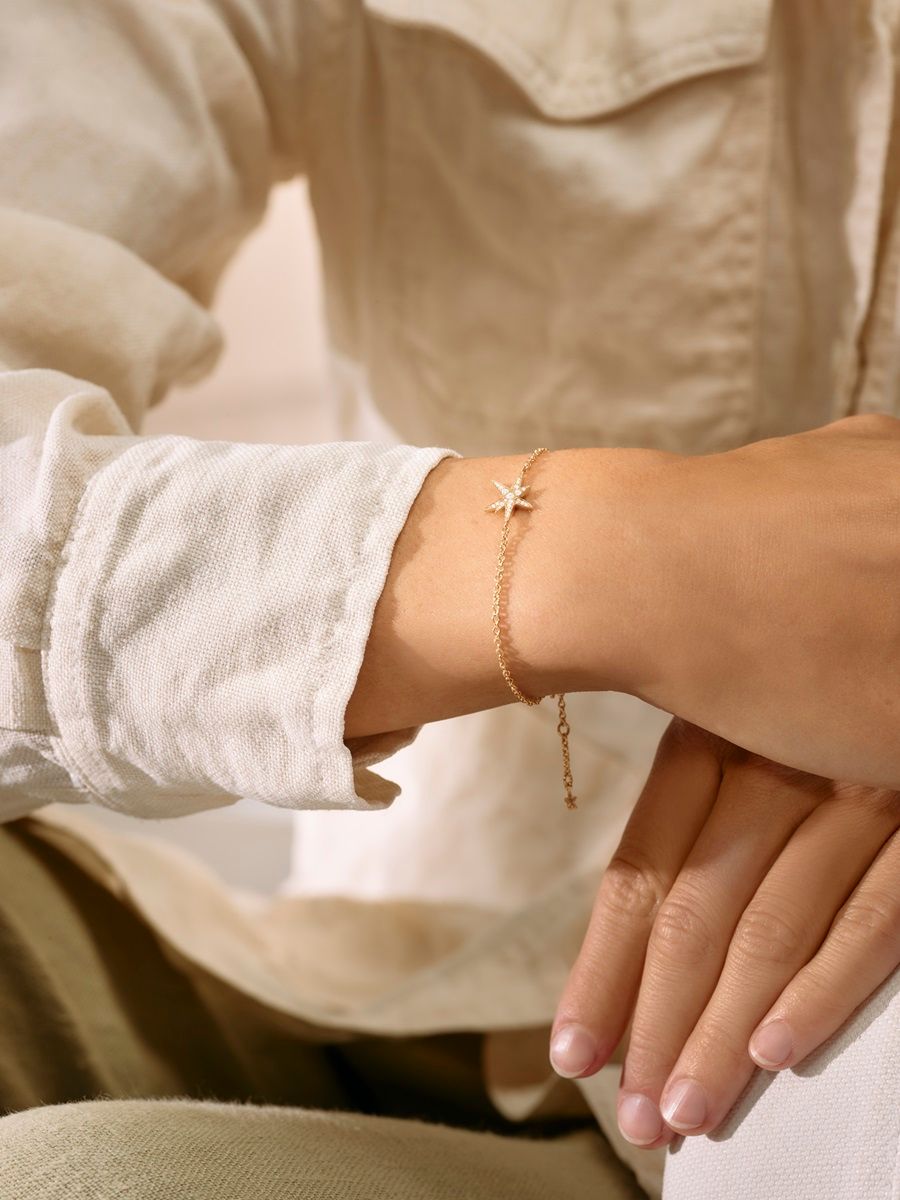 Funky Stars 18K Gold Bracelet w. 0.15ct Diamonds