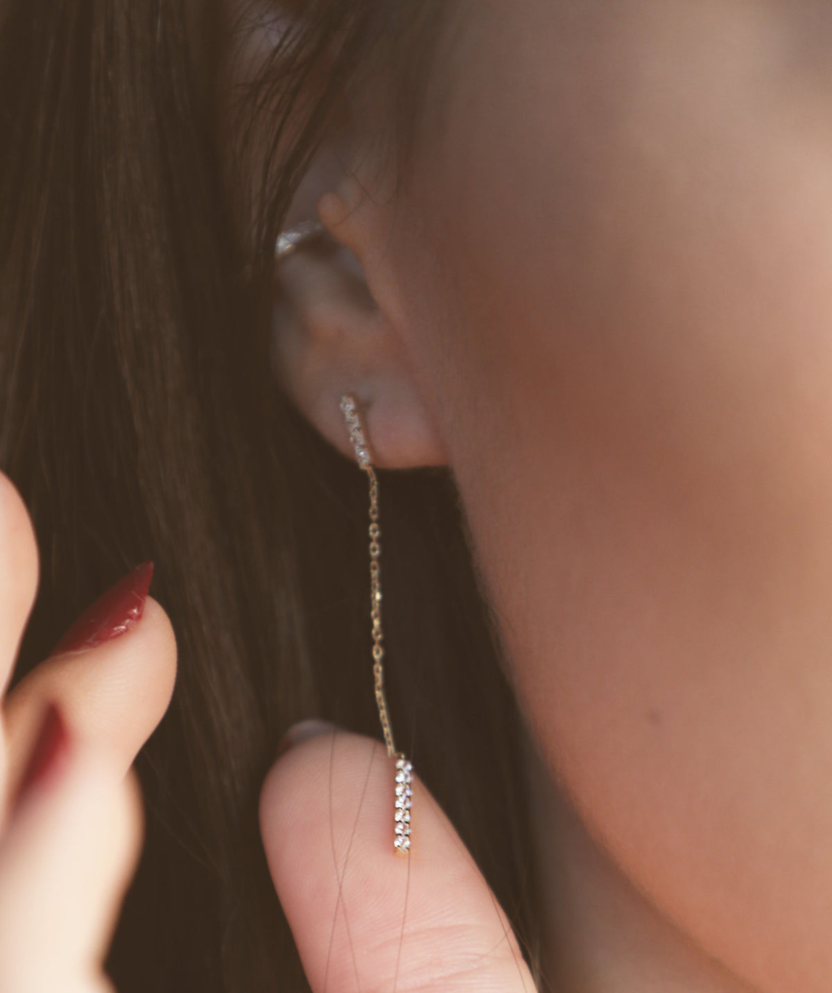 Hanging Bar 18K White Gold Earring w. Diamonds