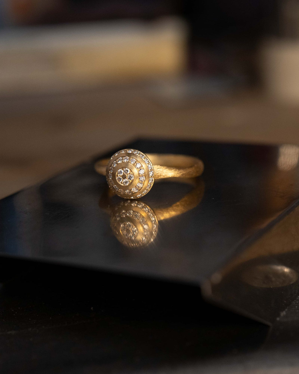 Big Mushroom Ripple 18K Gold Ring w. Diamonds