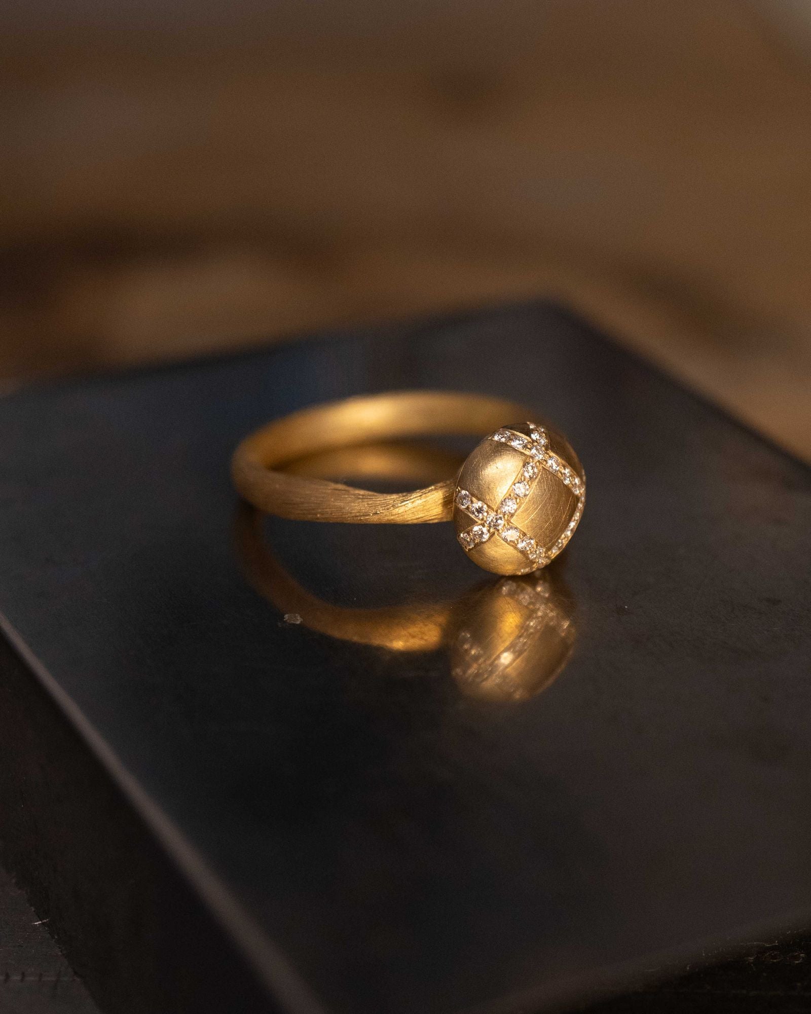 Big Mushroom Quilt 18K Gold Ring w. Diamonds