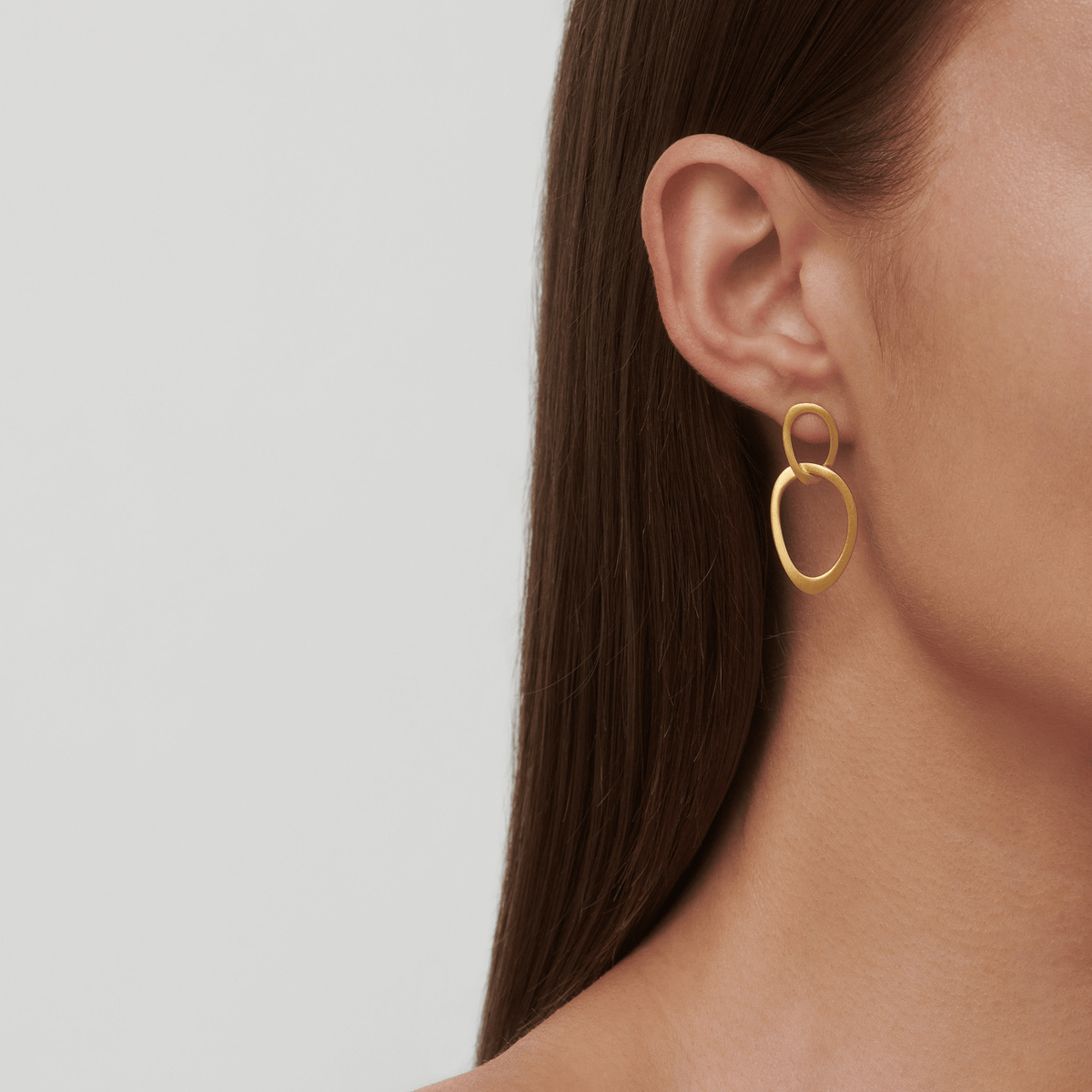 Ava Gold plattierte Ohrringe