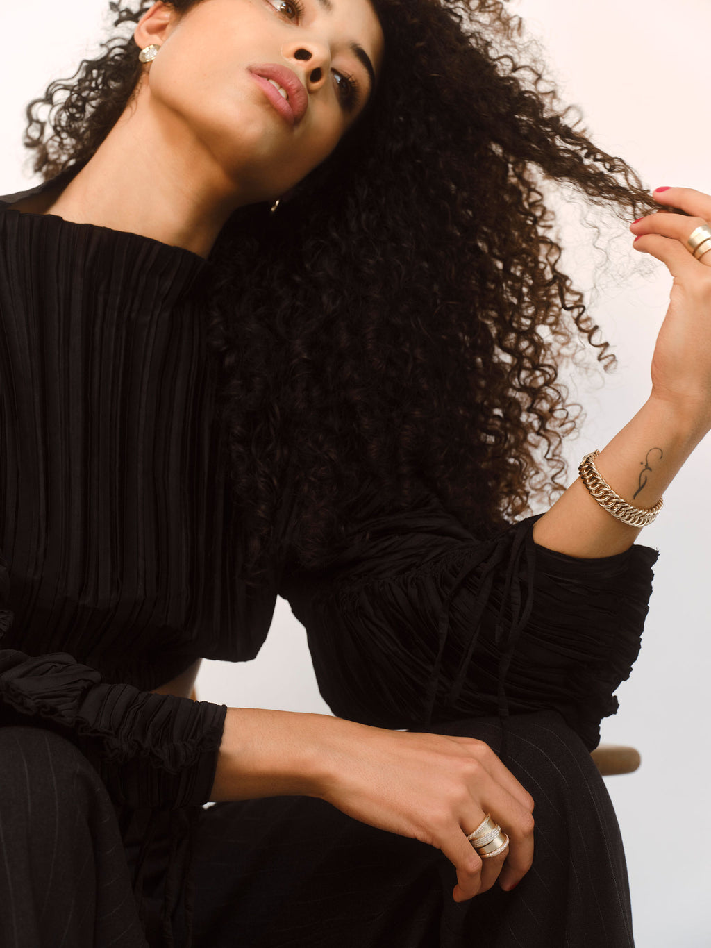 Jovian Large 18K Gold Ring w. Diamonds