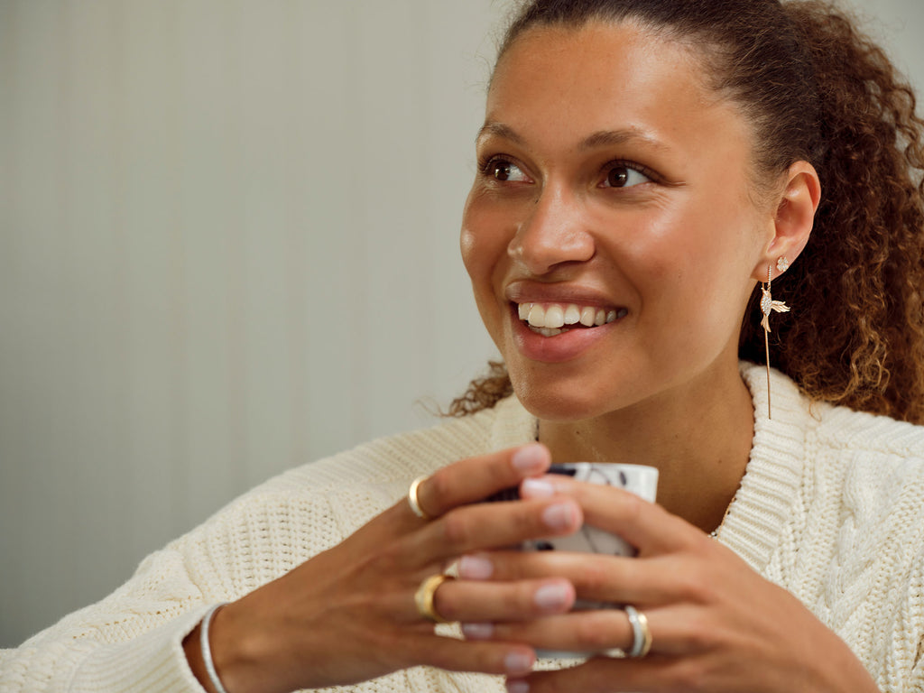 By Naila | Humming 18K Gold, Whitegold or Rosegold Studs w. Diamonds