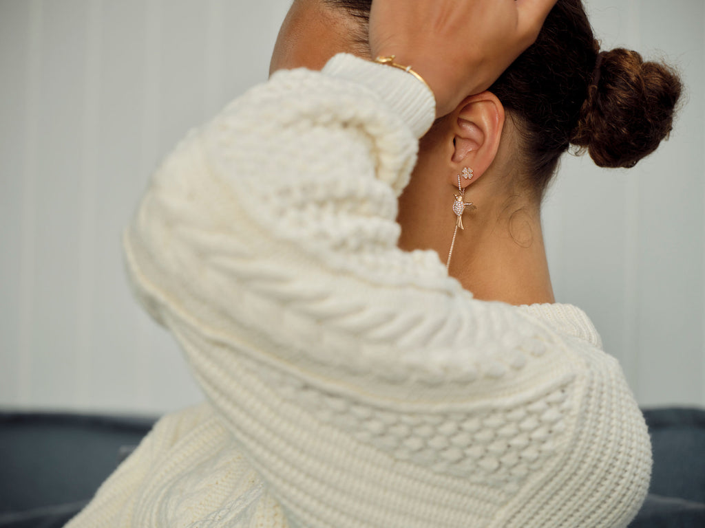 By Naila | Humming 18K Gold, Whitegold or Rosegold Studs w. Diamonds