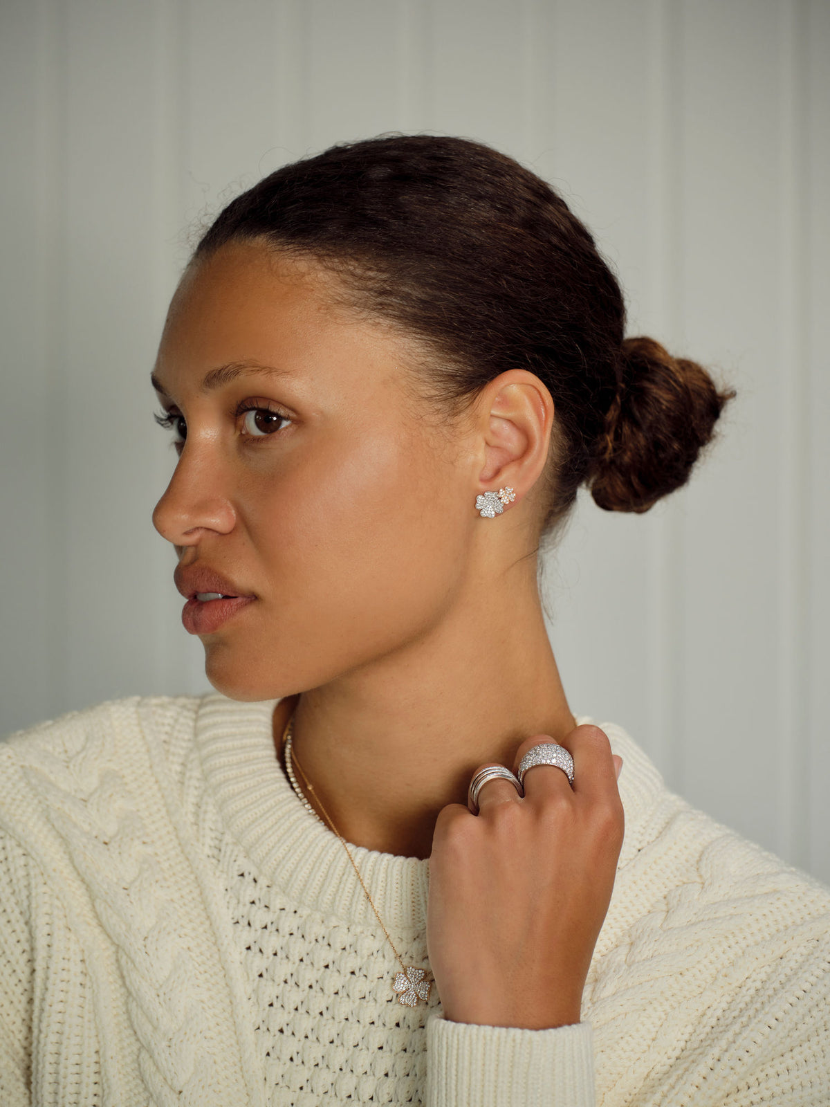 Clover 18K Gold, Rosegold or Whitegold Medium Studs w. Diamonds