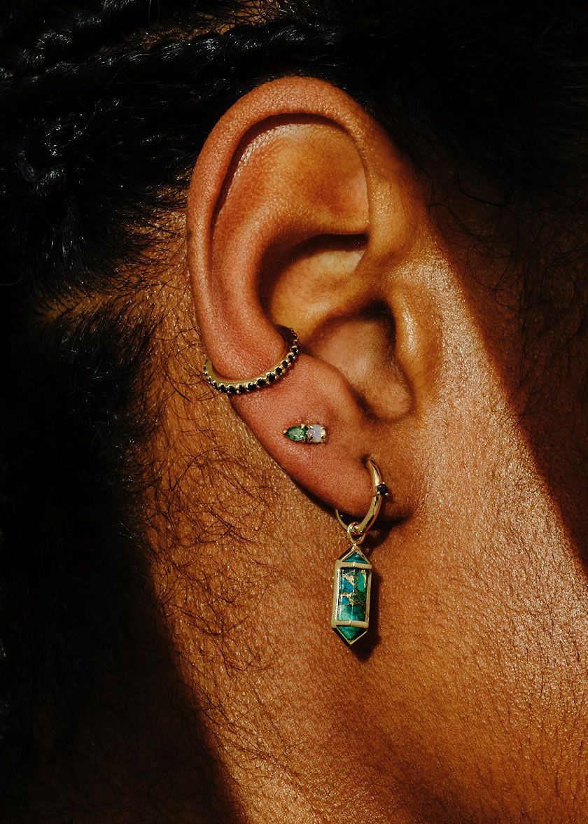 Duo Gemstone 9K Gold Stud w. Round Opal & Pear Emerald