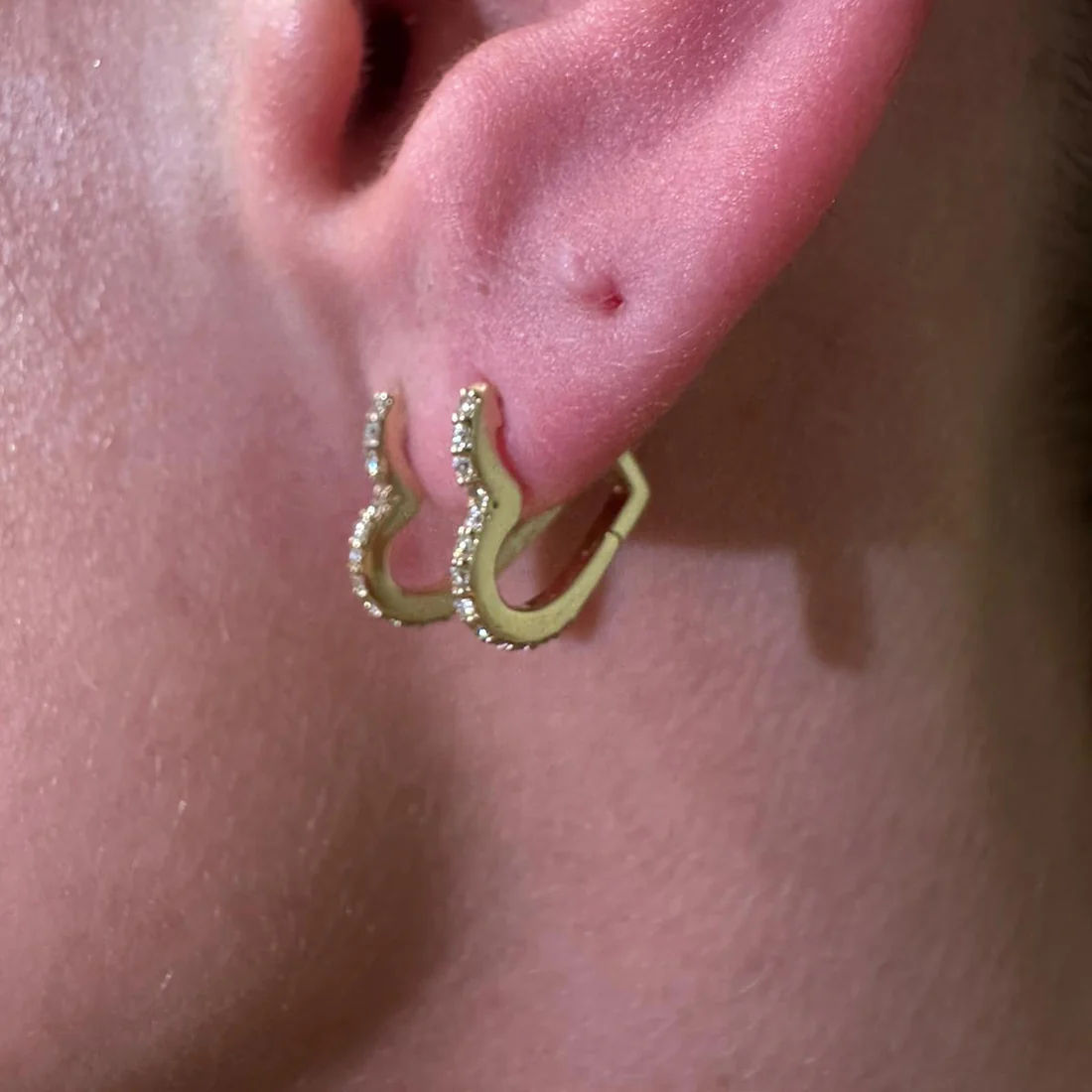 Heart 14K Gold Hoops w. Diamonds