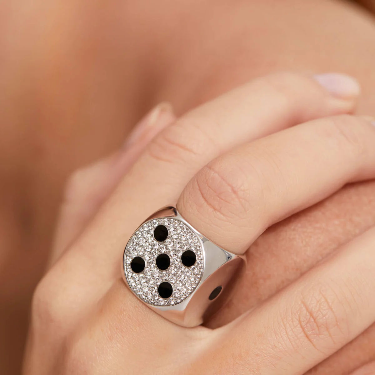 Hasard 18K White Gold Ring w. Lab-Grown Diamonds