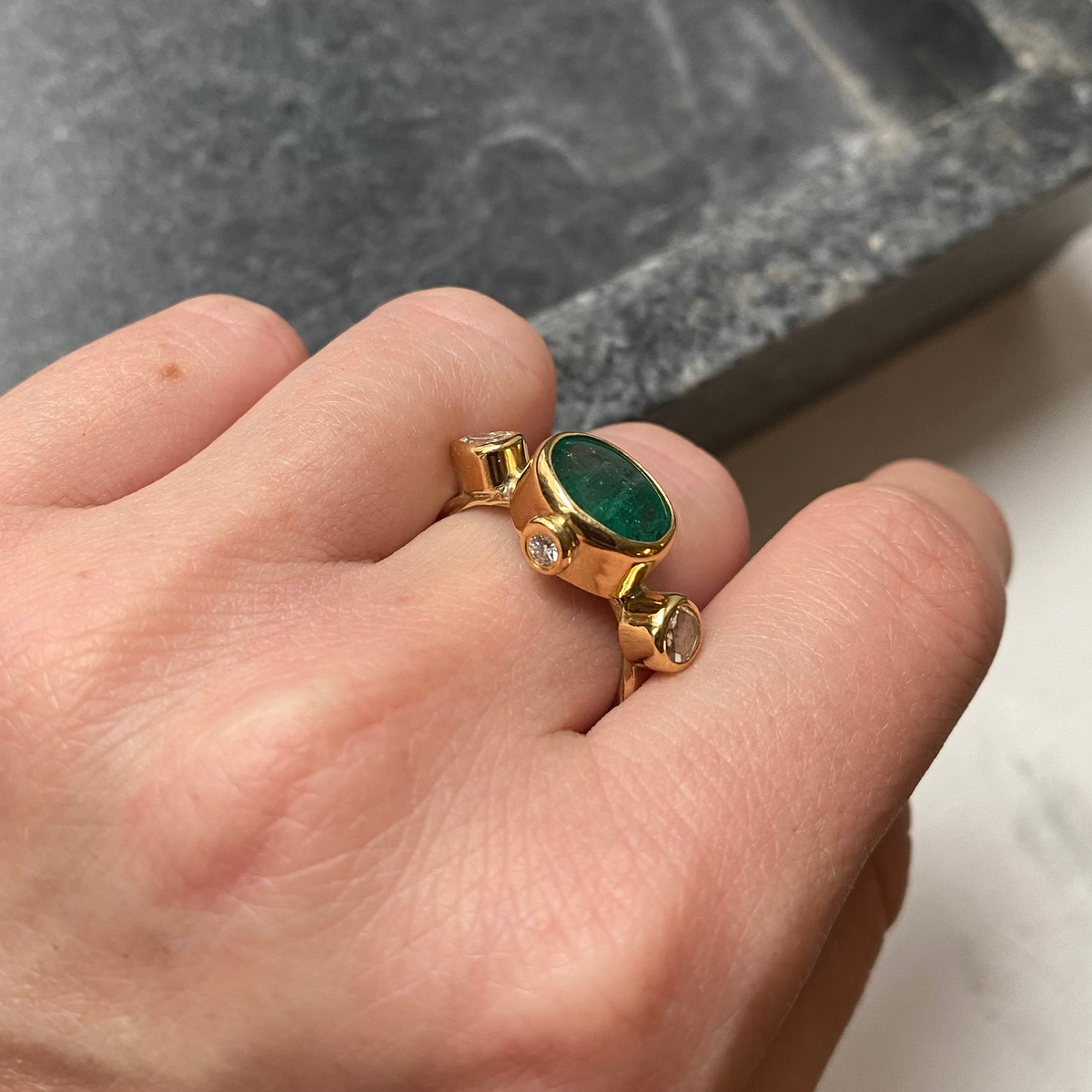 Cocktail 18K & 22K Gold Ring w. Emerald & Diamonds
