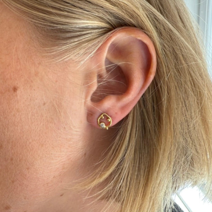 Mini Cloud 18K & 22K Gold Earring w. Diamond