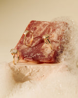 https://ik.imagekit.io/fzkghjurk1l/resize-external/https://storage.googleapis.com/shop_images/Akind/AKIND_KLARA05%20%281%29.jpg?tr=w-2000,h-2000,c-at_max,f-jpg,bg-white