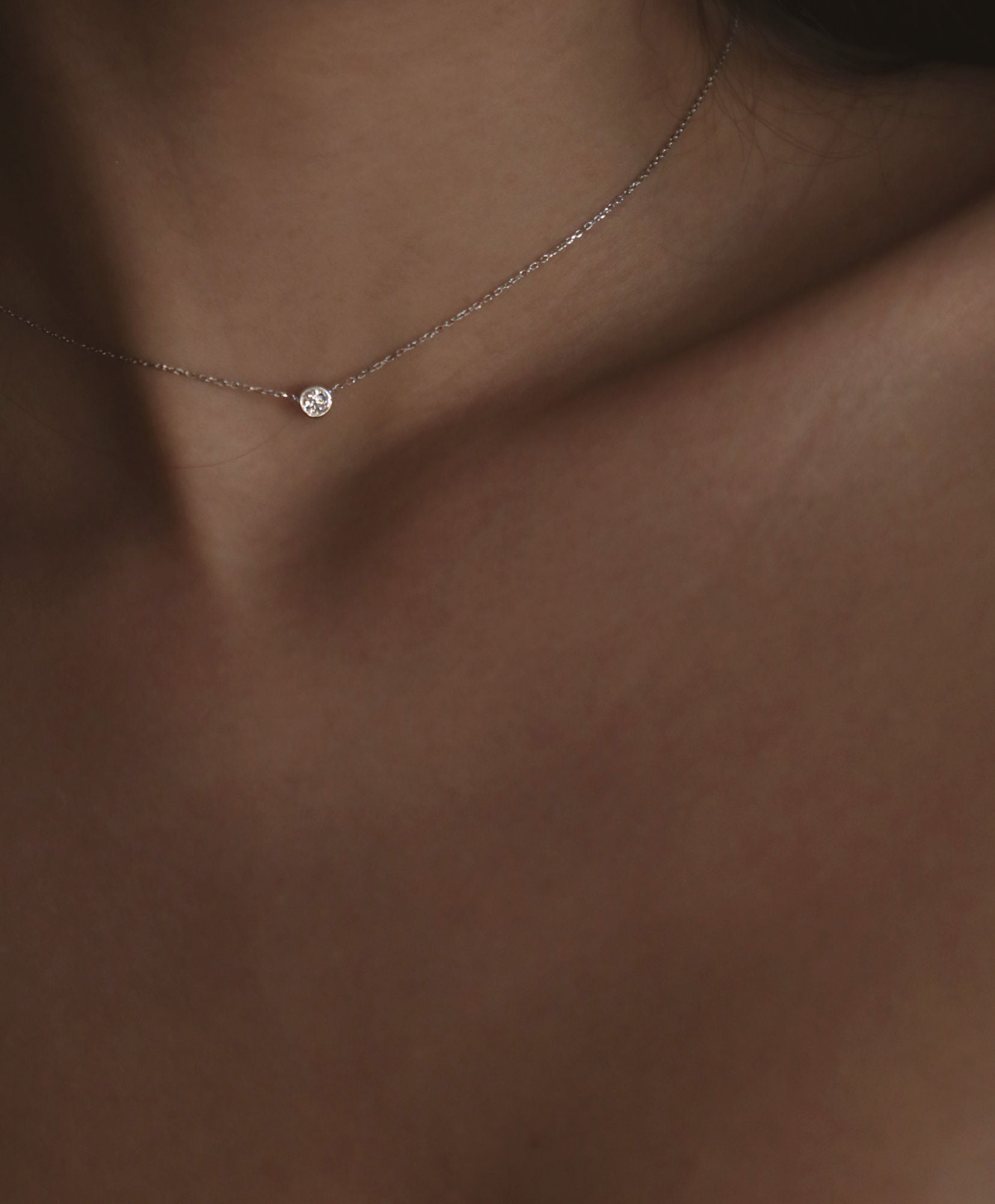 Dot 18K White Gold Necklace w. Diamond