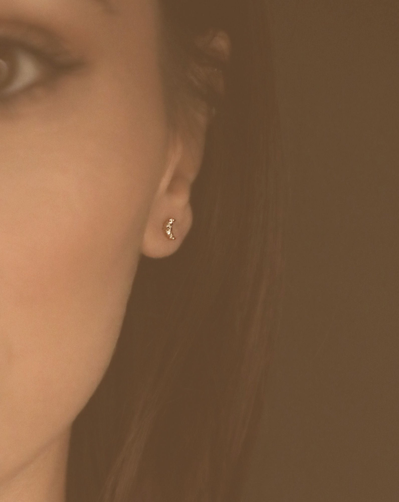 Half Moon 18K Rose Gold Stud w. Diamonds