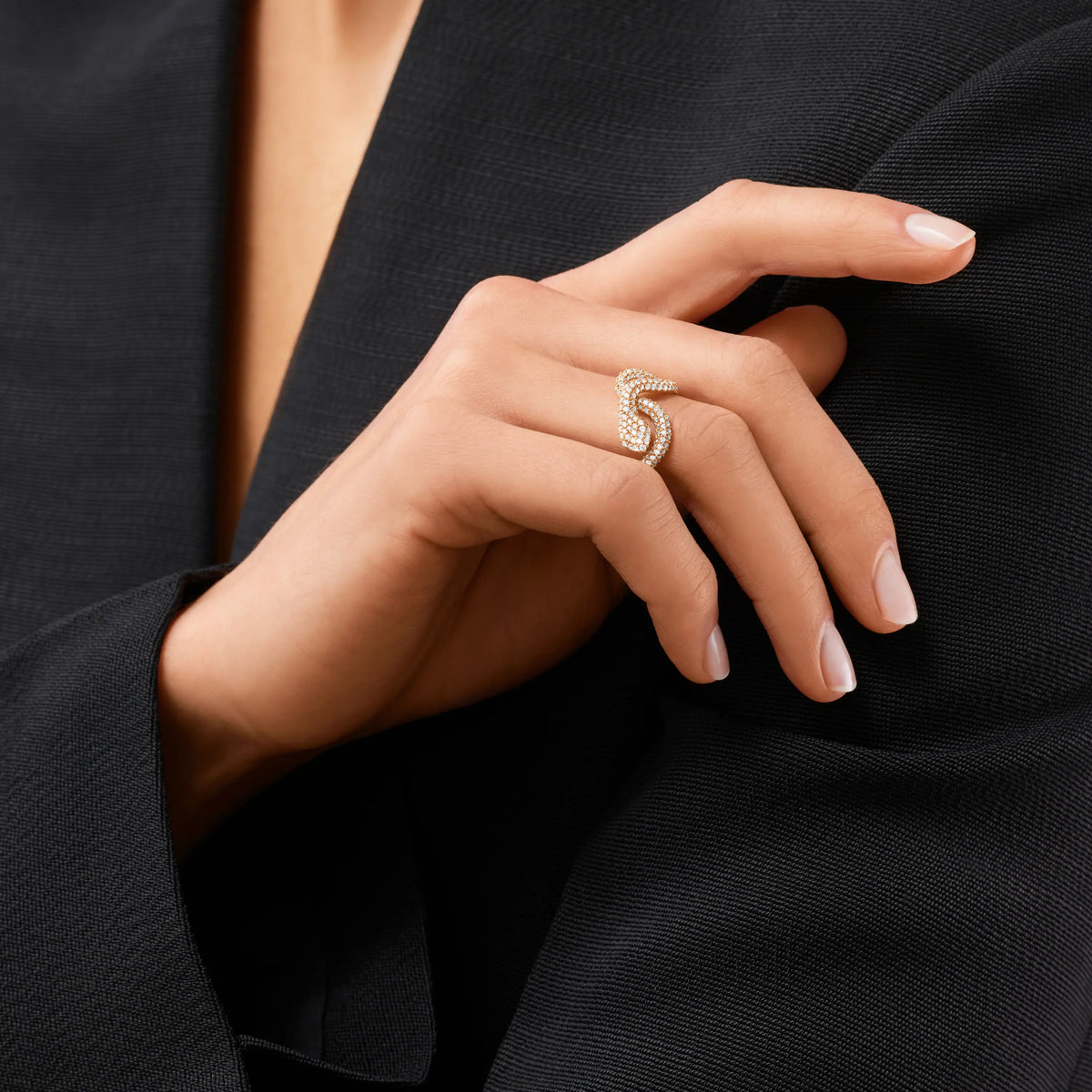 Small Snakes Pavé 18K Gold Ring w. Diamonds