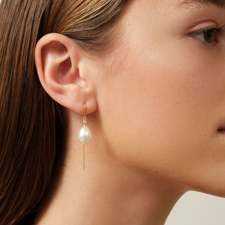 Afrodite Chain Gold Plated Earrings w. Freshwater Pearl & Cubic Zirconia