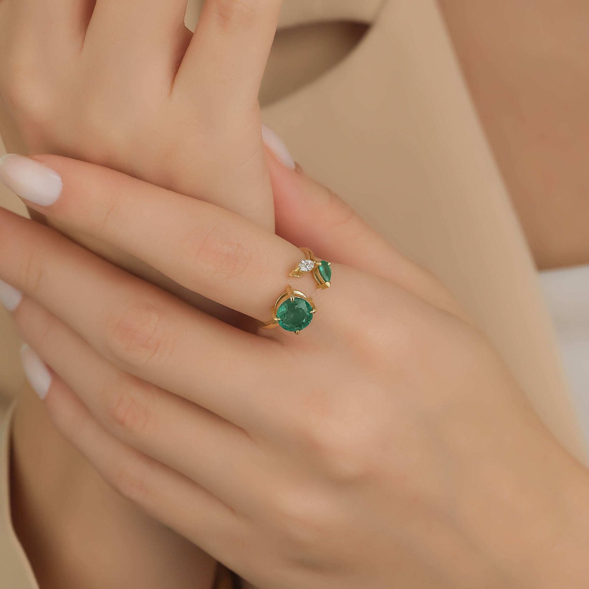 Artisia Leaf 18K Gold Ring w. Emeralds
