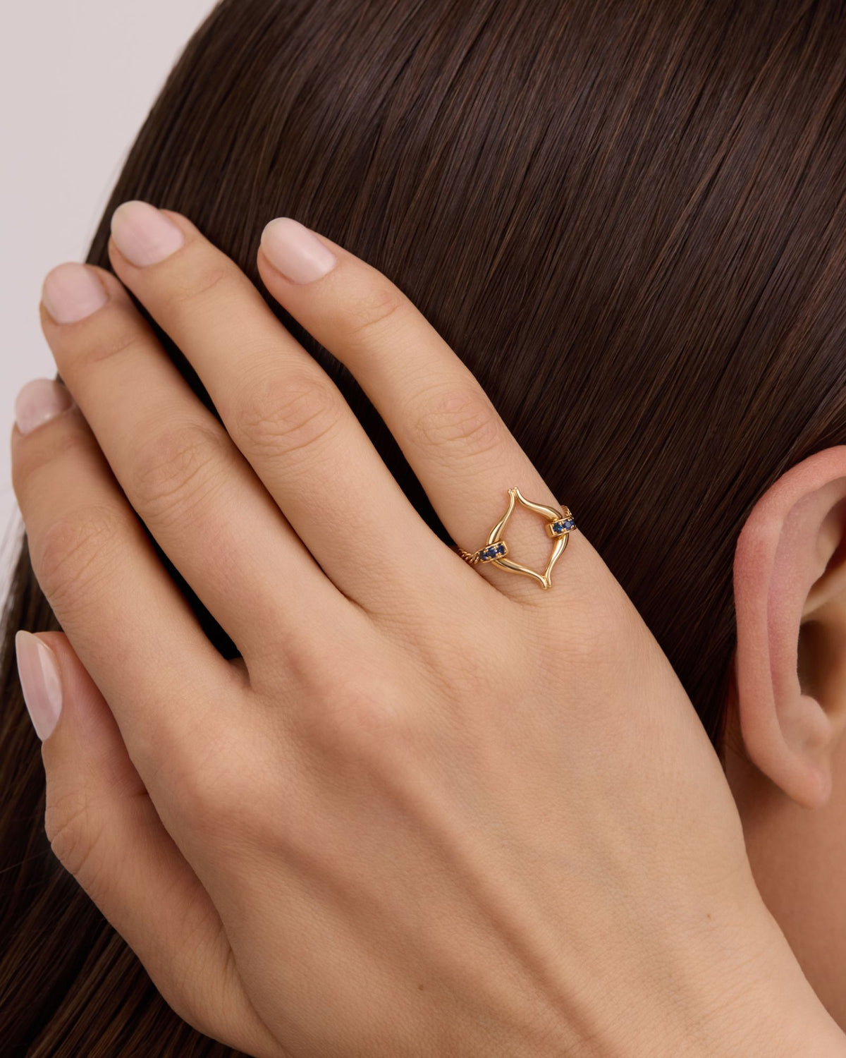 Eboris Link 18K Gold Ring w. Blue Saphires