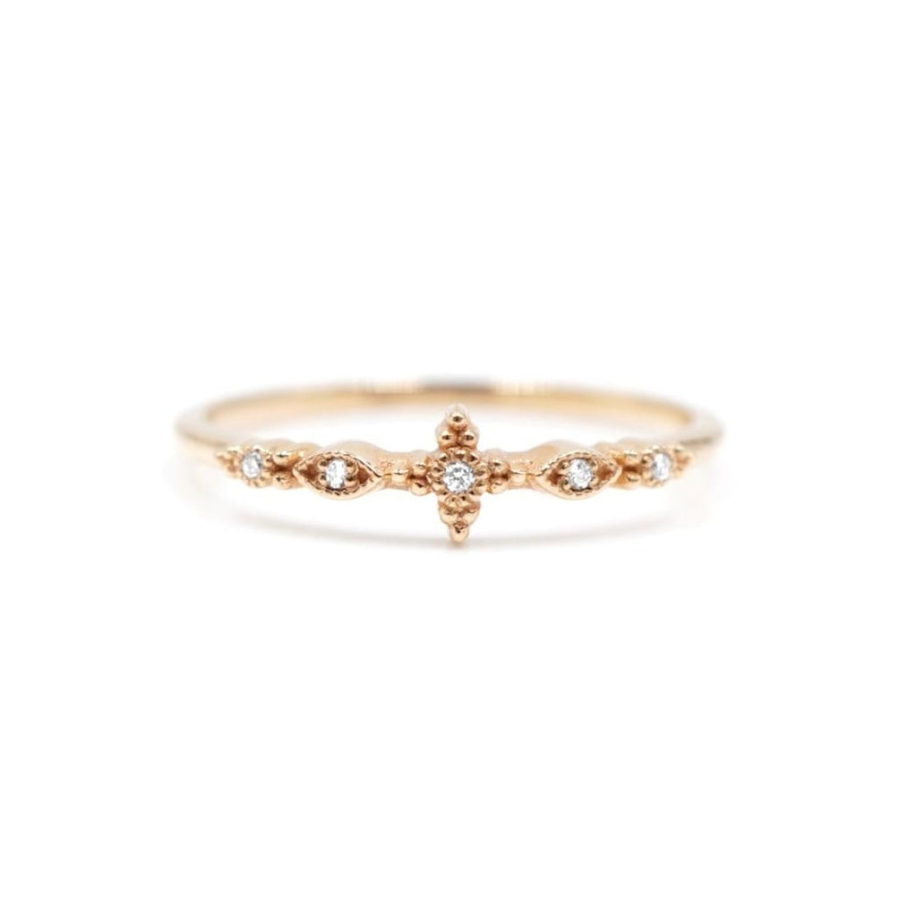 Pretty Greta 18K Gold Ring w. Diamonds