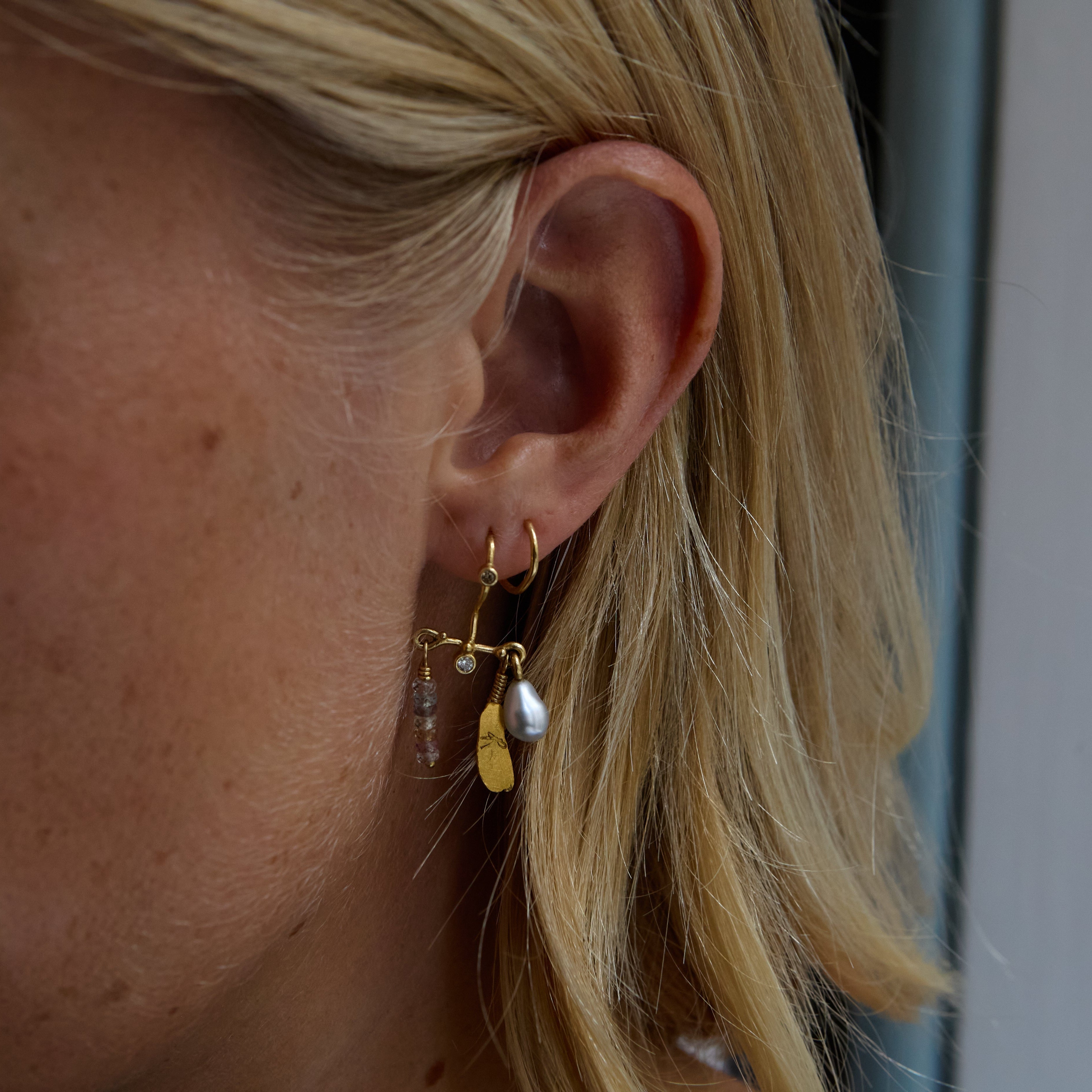 Spiral 18K & 22K Gold Earrings w. Sapphires, Pearl & Diamonds