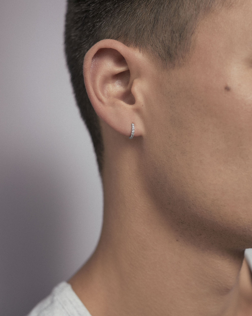 Bovary 8 14K Weißgold Huggie W. Diamanten gewachsen