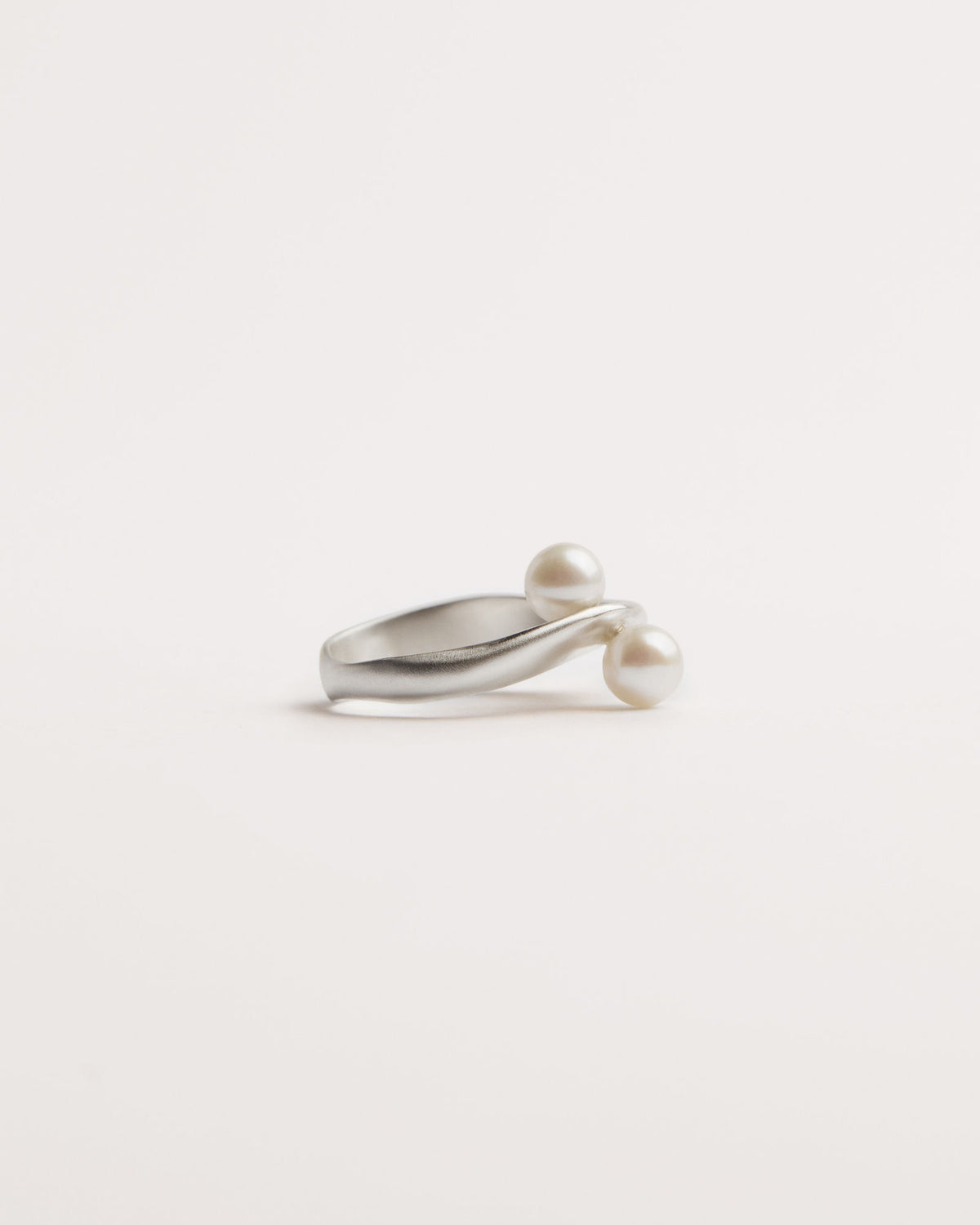 Enlace Silver Ring w. Freshwater Pearls