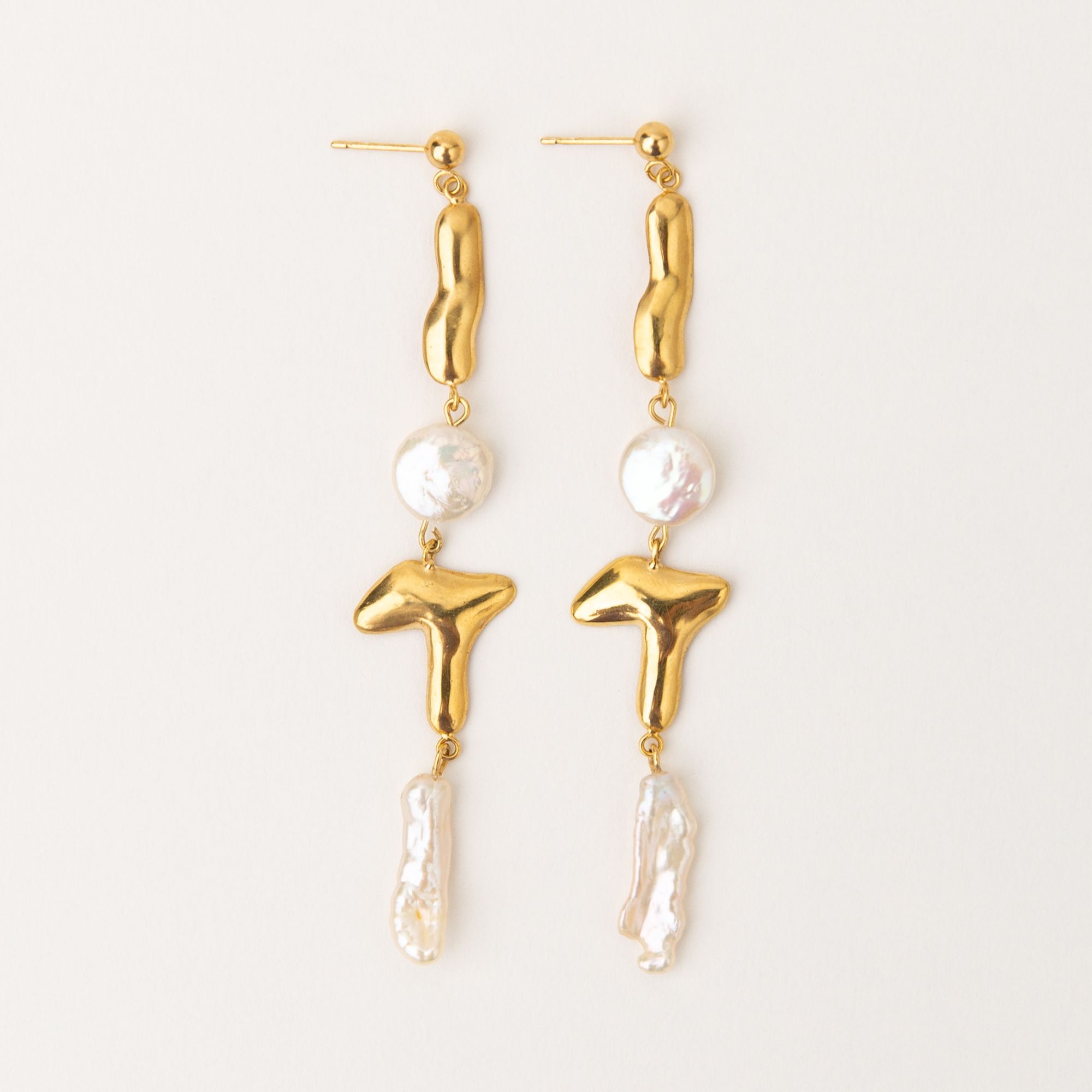 Amuleto Gold Plated Earrings w. Biwa Pearls