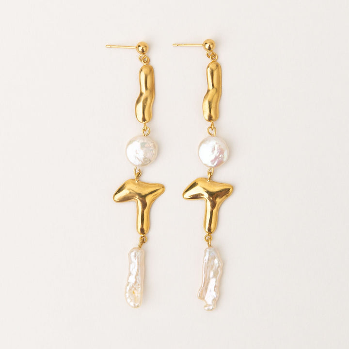 Amuleto goldplattierte Ohrringe w. Biwa Perlen