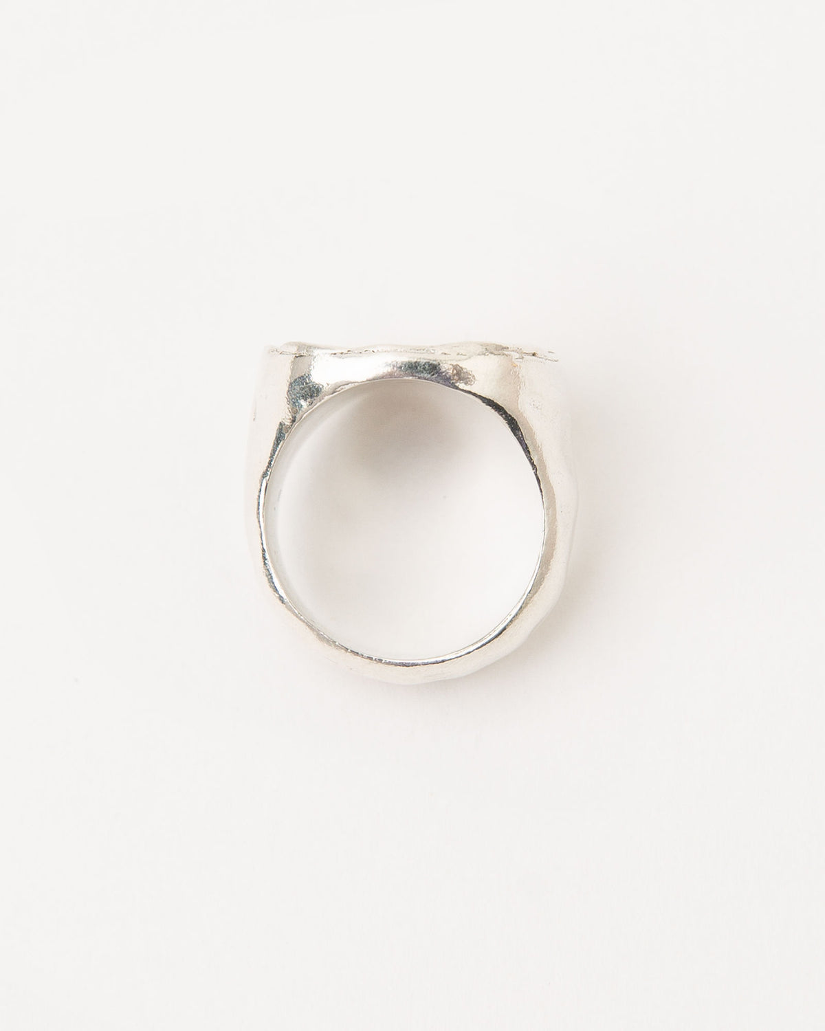 Areia Round Silver Signet Ring