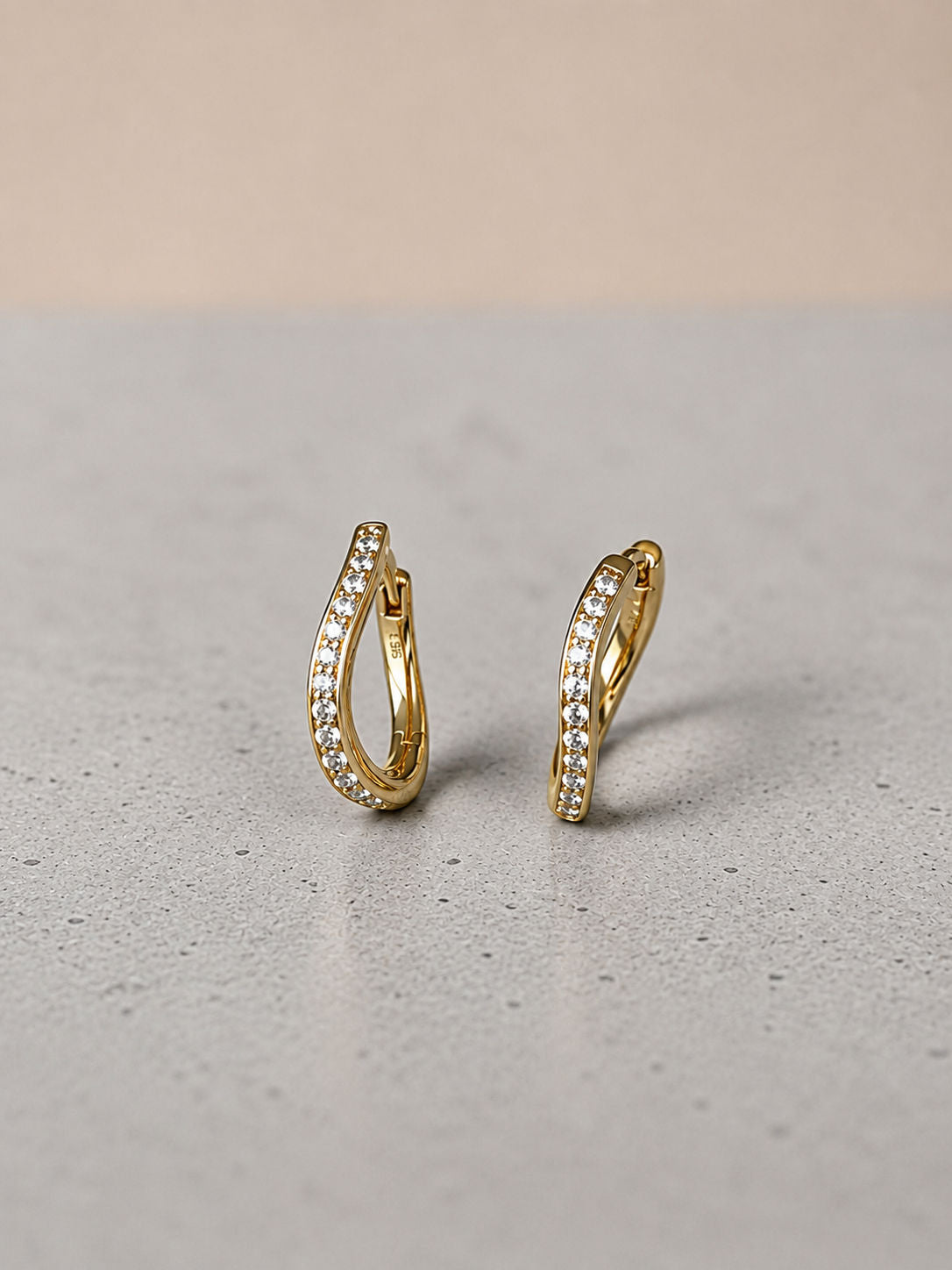 Allure Slim 14K Gold Hoop Small w. Lab-Grown Diamonds