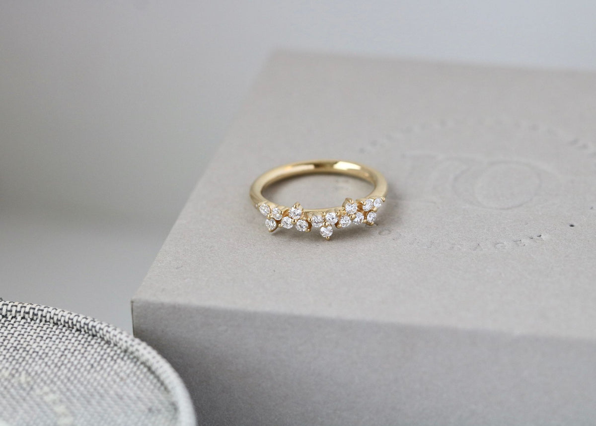 Fryd 18K Gold Ring w. 16 Diamonds