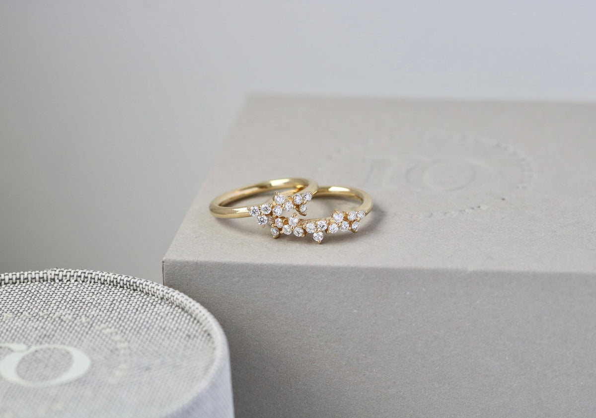 Fryd 18K Gold Ring w. 16 Diamonds