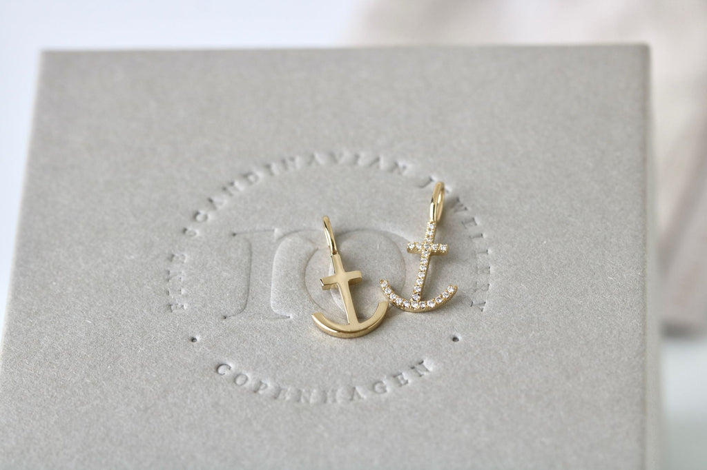 Rock Classic Hope 18K Gold Pendant w. Diamonds