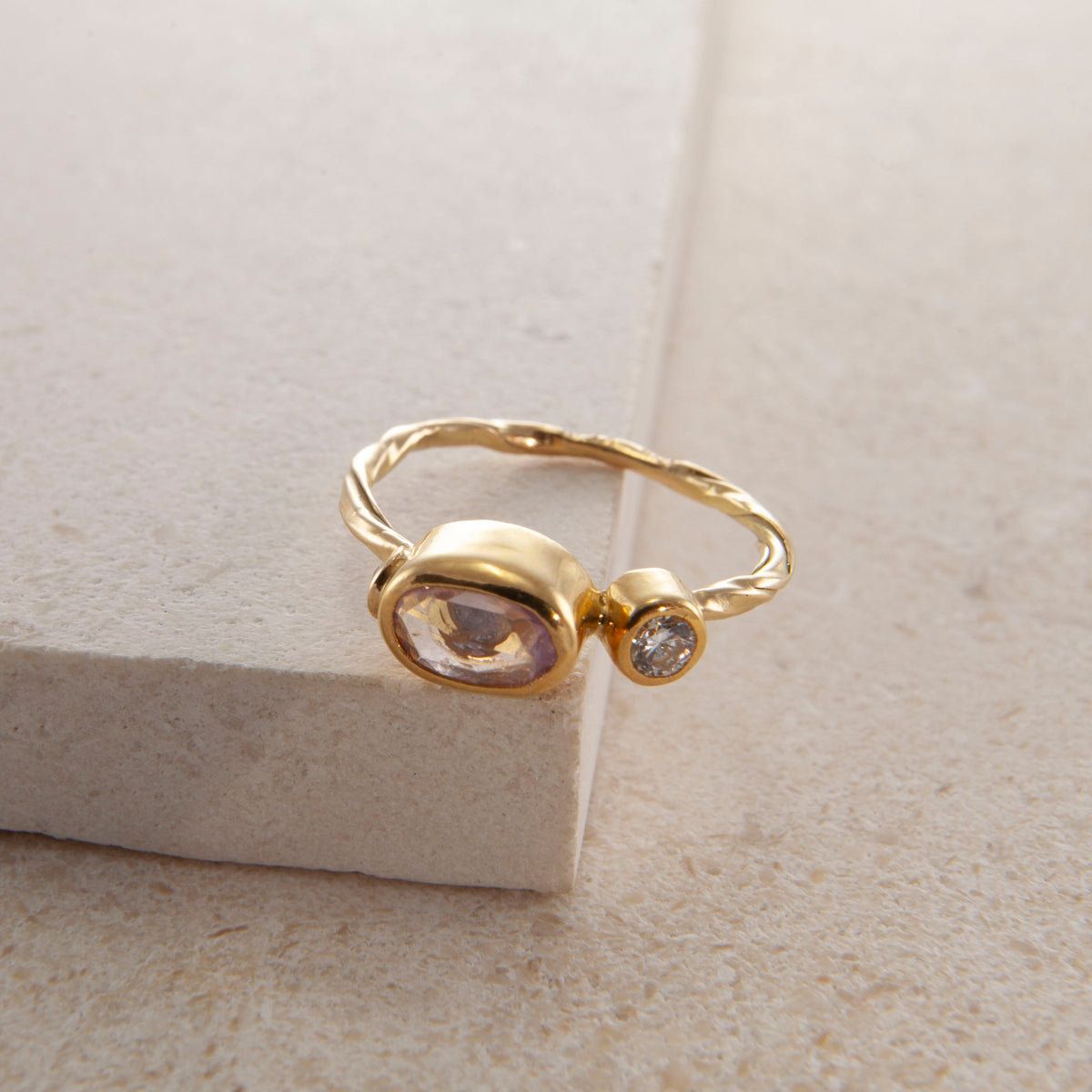 Cocktail 18K & 22K Gold Ring w. Sapphire & Diamonds