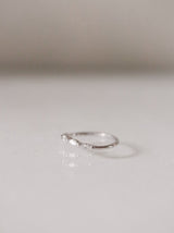 Curved Phoebe Marquise 18K Gold, Whitegold or Rosegold Ring w. Diamonds