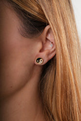 Yin Yang mono 18K Gold Earring w. Lab-Grown Diamonds
