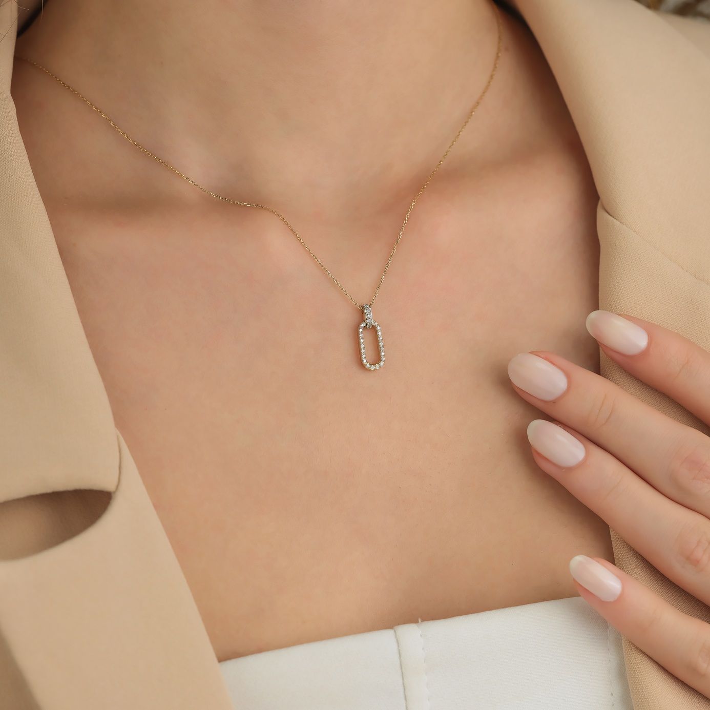 Ekta 18K Gold Necklace w. Diamonds