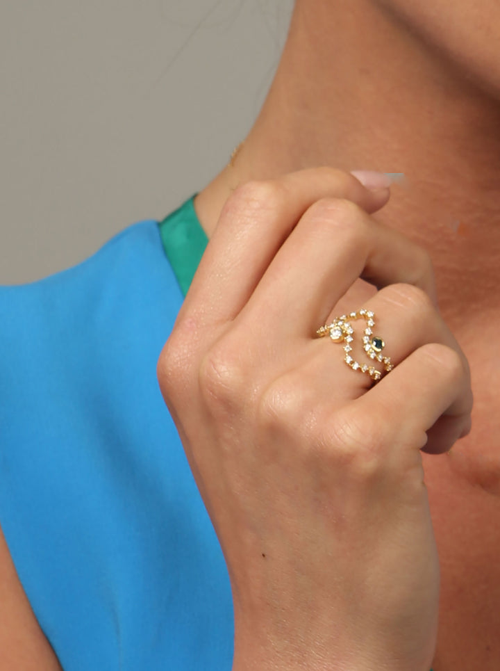 Sonia Wave 18K Gold Ring w. Diamonds