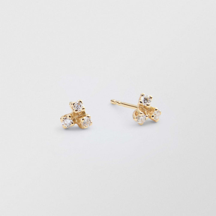 Frosty 18K Gold Studs w. 6 Diamonds