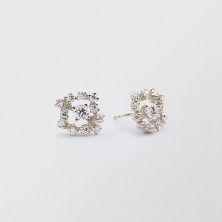 Frosty 18K Whitegold Studs w. 24 Diamonds