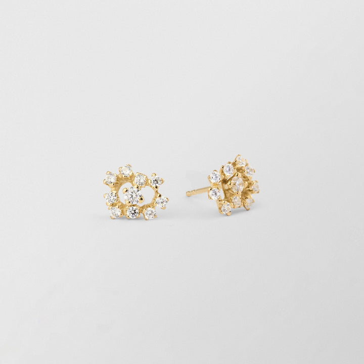 Frosty 18K Gold Studs w. Diamonds
