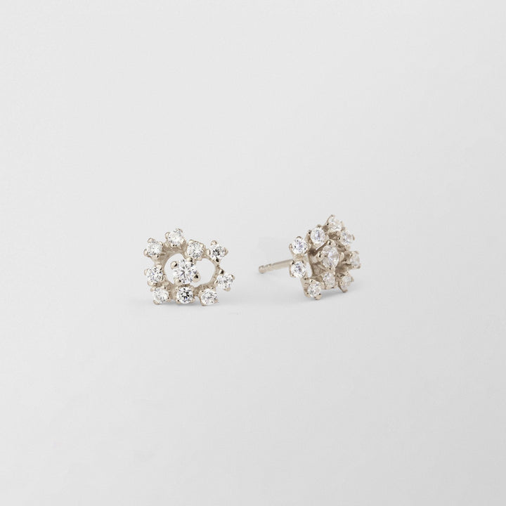 Frosty 18K Whitegold Studs w. Diamonds