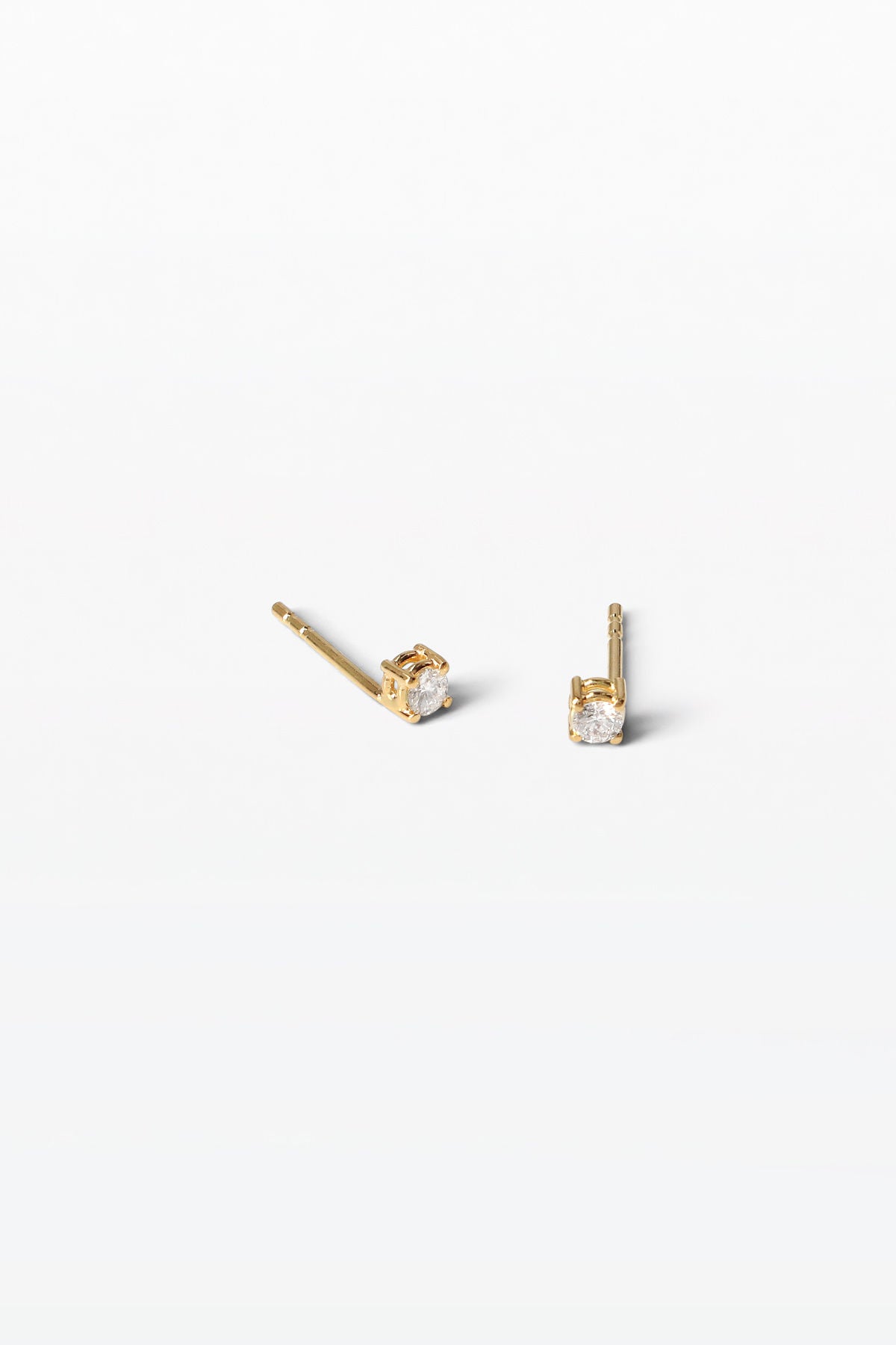 Anthology 01 18K Gold Studs w. Diamond