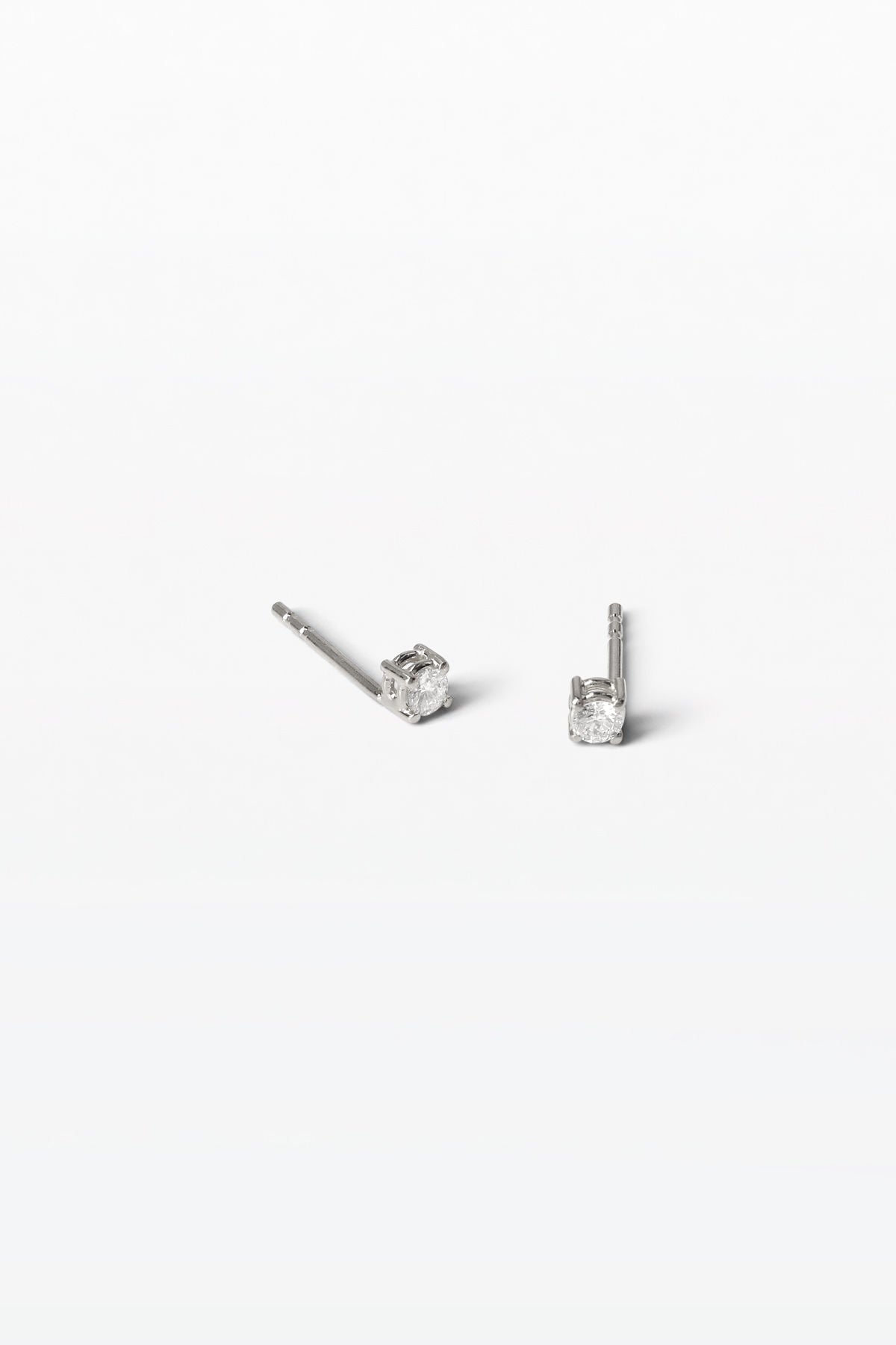Anthology 01 18K Whitegold Studs w. Diamond