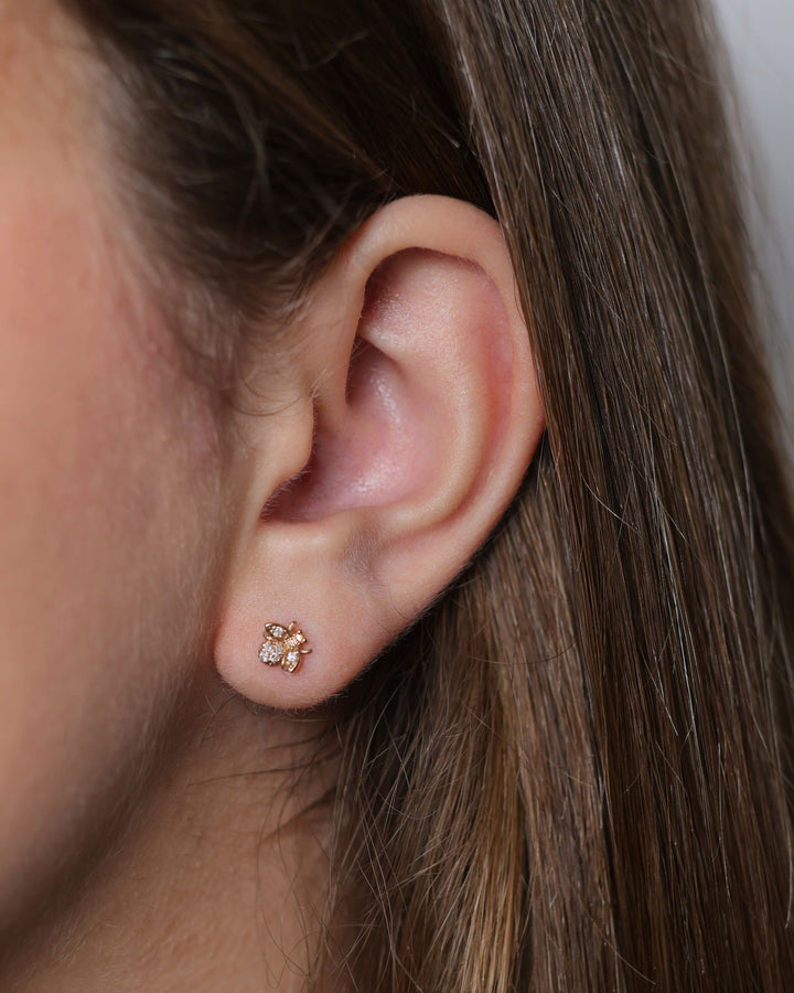 Bee 18K Gold, Whitegold or Rosegold Stud w. Diamonds