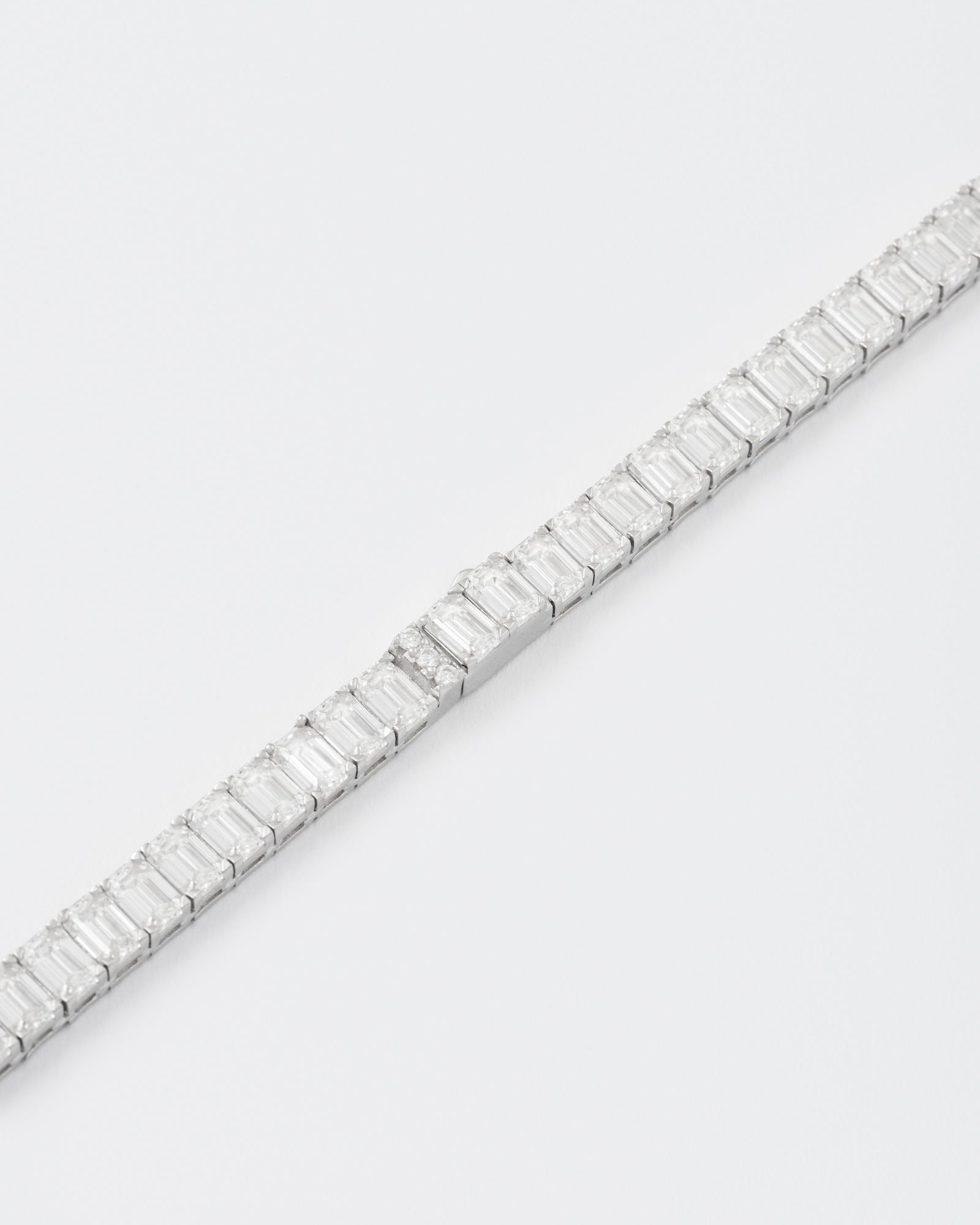 Emerald Rhodium Plated Silver Tennis Bracelet w. Moissanites