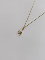 Emma Amulet 18K Fairmined Guld Halskæde m. Smaragd