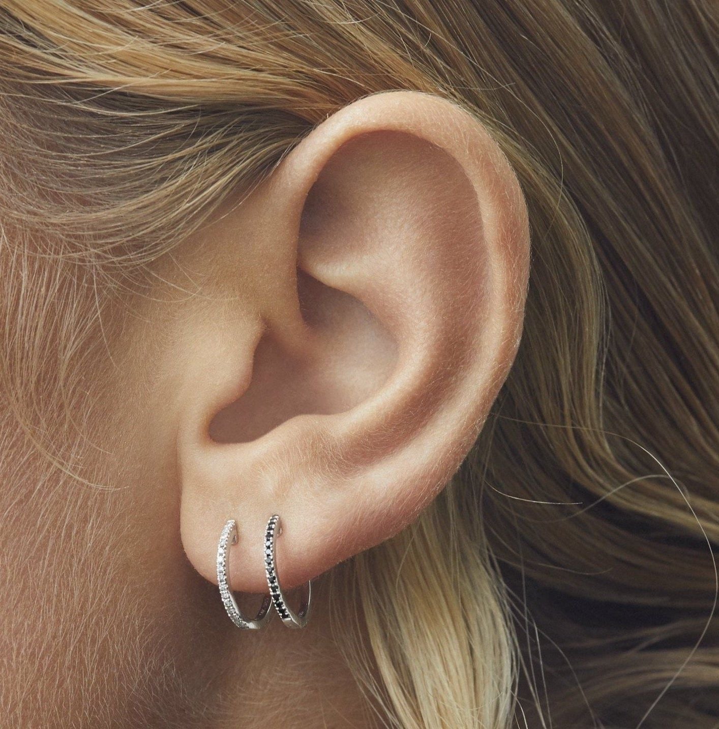 14 mm 14k Whitegold Hoop w. Diamonds