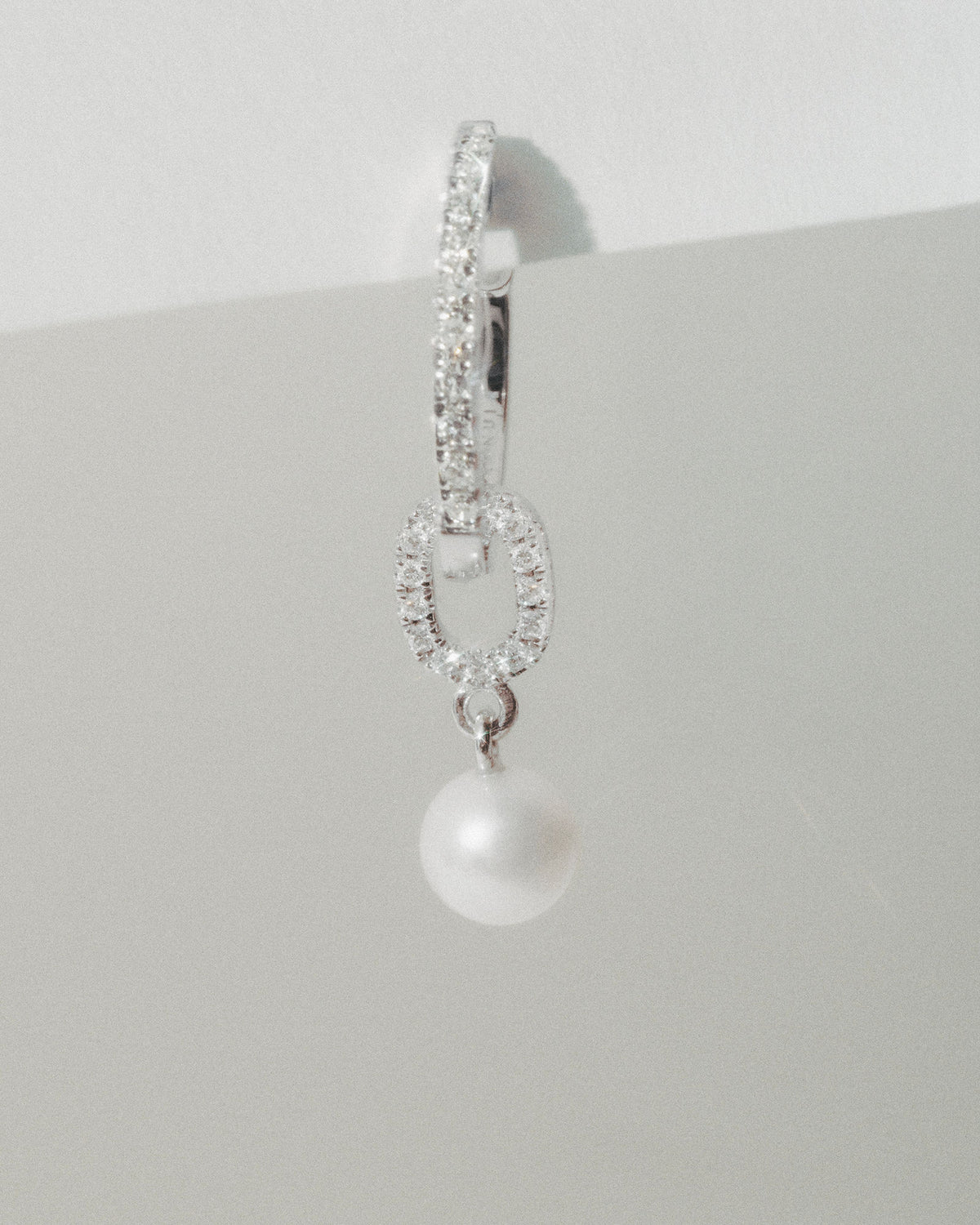 14k Whitegold Pendant w. Diamond & Pearls