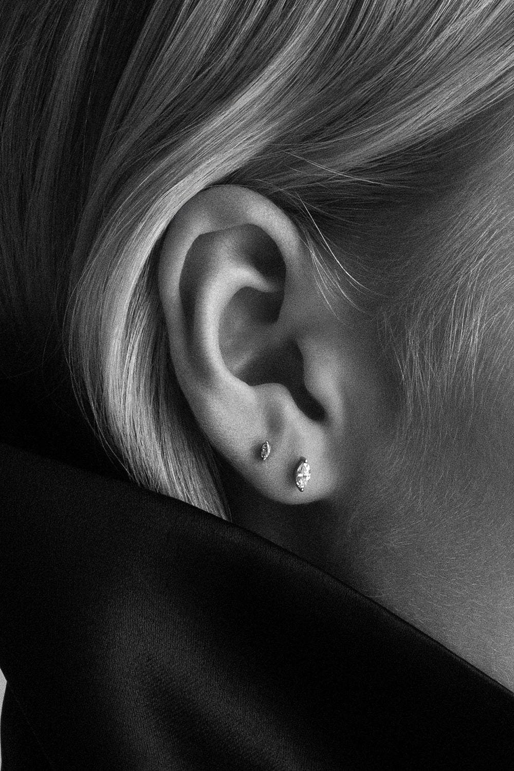 Andromis Dot Labret 14k Gold Ear Piercing w. Diamonds